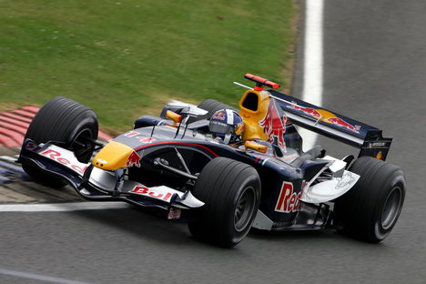 Red Bull fik ikke rigtigt fart i bilen idag - her David Coulthard under fredagens træning.